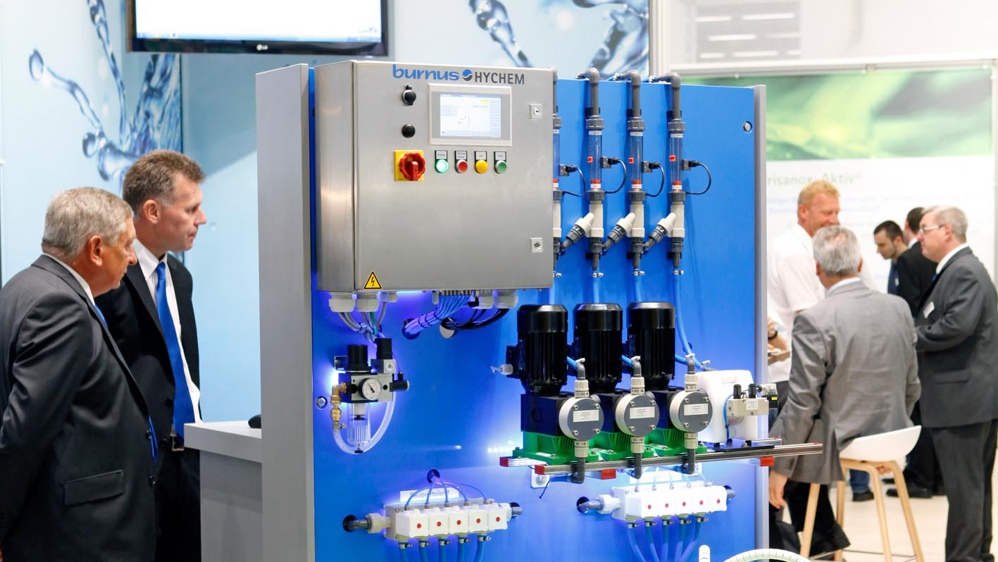 Messebesucher und Aussteller